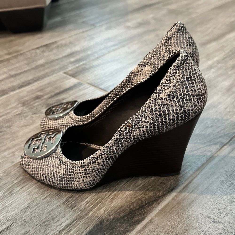 Tory Burch Snakeskin Wedges - Size 10 - Picture 4 of 15